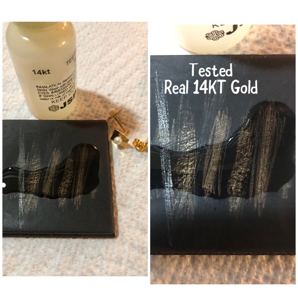 🔥SOLD🔥14KT Yellow Gold White Pearl Stud Earrings - Picture 7 of 7